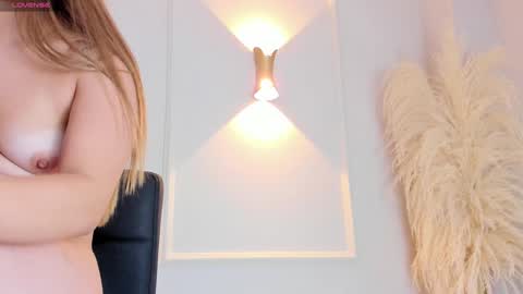 Snapshot of lia_walton__ chatting on December 17, 2024, 3:06 pm liz walton online show from December 17, 2024, 3:06 pm