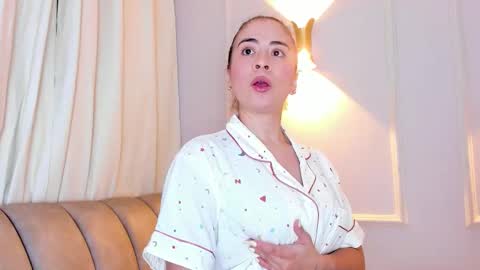 Snapshot of lia_walton__ chatting on October 14, 2025, 3:57 pm liz walton online show from October 14, 2025, 3:57 pm