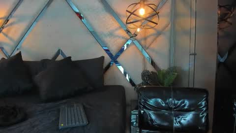 ---Liah--- online show from February 25, 2026, 9:35 pm