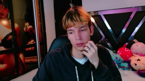 Snapshot of liam_green1 chatting on February 17, 2026, 12:01 pm liam_green1 online show from February 17, 2026, 12:01 pm