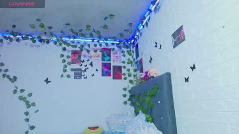 liam_honey18 online show from October 29, 2025, 9:49 pm