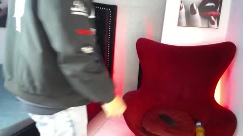 Liam  online show from February 14, 2026, 12:02 pm