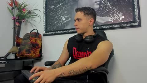 Snapshot of liam_walk chatting on December 27, 2024, 8:39 pm Liam online show from December 27, 2024, 8:39 pm