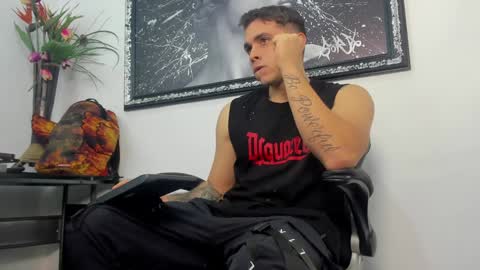 Snapshot of liam_walk chatting on December 28, 2024, 2:43 am Liam online show from December 28, 2024, 2:43 am