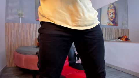 Snapshot of liam_walk chatting on January 1, 2025, 12:11 am Liam online show from January 1, 2025, 12:11 am