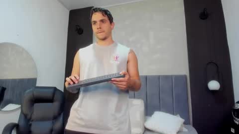 Snapshot of liam_walk chatting on March 6, 2025, 9:20 pm Liam online show from March 6, 2025, 9:20 pm