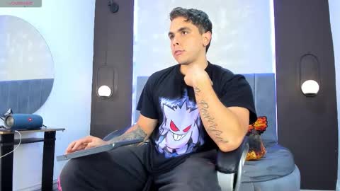 Snapshot of liam_walk chatting on October 15, 2025, 12:11 am Liam online show from October 15, 2025, 12:11 am