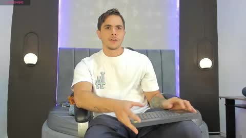 Snapshot of liam_walk chatting on October 21, 2025, 7:14 pm Liam online show from October 21, 2025, 7:14 pm