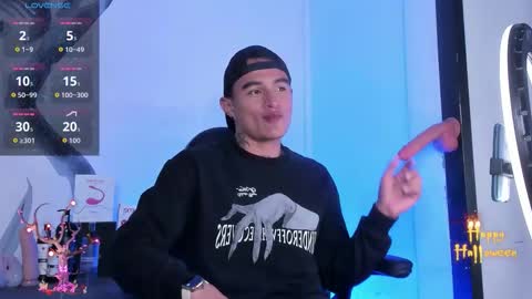 LiamDeep online show from October 13, 2025, 9:37 pm