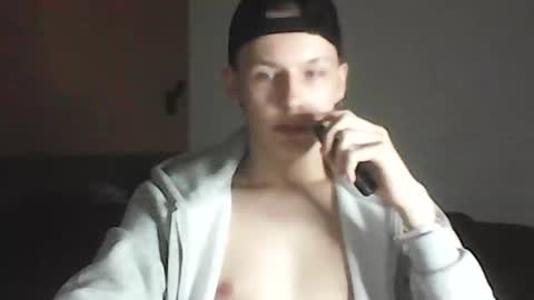 Liam online show from October 27, 2025, 5:39 pm