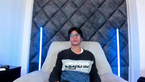 Liam twink big dick online show from May 13, 2026, 12:02 pm