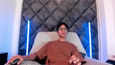 Liam twink big dick online show from May 14, 2026, 11:06 am