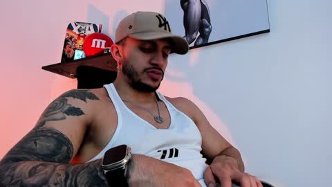 Snapshot of liamreigns_ chatting on February 2, 2025, 11:30 am liam online show from February 2, 2025, 11:30 am