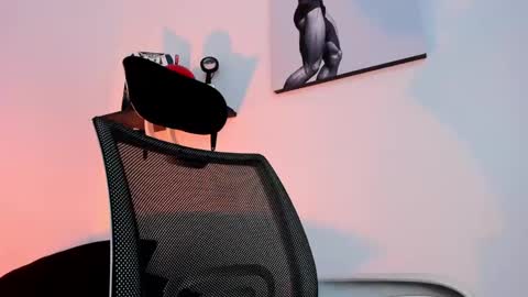 Snapshot of liamreigns_ chatting on March 4, 2025, 10:49 pm liam online show from March 4, 2025, 10:49 pm