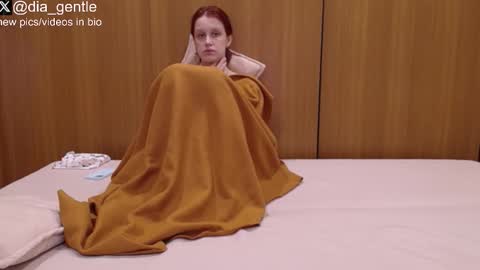 Dia and Julian online show from March 18, 2026, 4:48 am