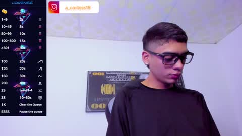 Snapshot of lian_23_ chatting on December 4, 2024, 1:20 pm    online show from December 4, 2024, 1:20 pm