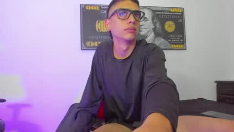 Snapshot of lian_23_ chatting on December 17, 2024, 1:16 pm    online show from December 17, 2024, 1:16 pm