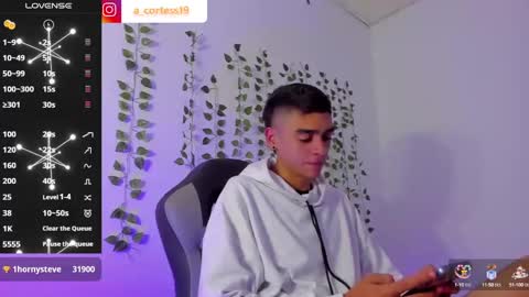 Snapshot of lian_23_ chatting on January 21, 2025, 3:21 pm    online show from January 21, 2025, 3:21 pm