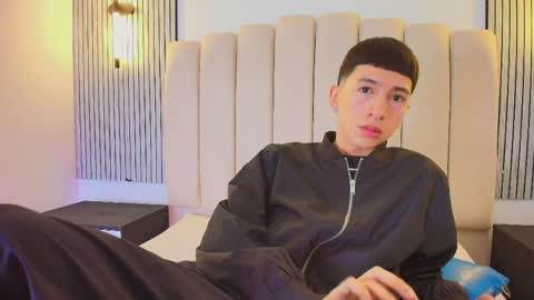 lian_cameron online show from April 10, 2026, 3:56 am