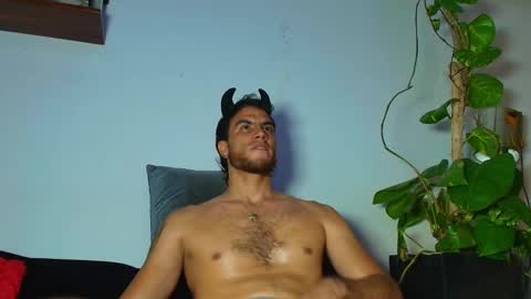 Lian Oconner online show from October 26, 2025, 2:17 am