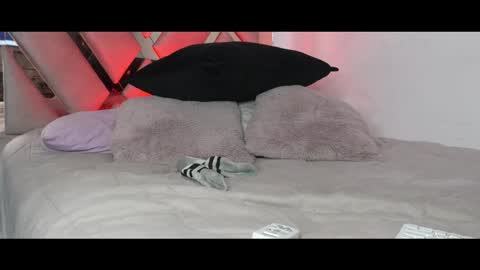 Lian Oconner online show from November 23, 2025, 3:23 pm