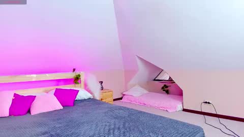 Lian online show from October 19, 2025, 6:36 am