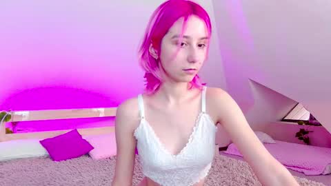 Lian online show from November 9, 2025, 6:44 am