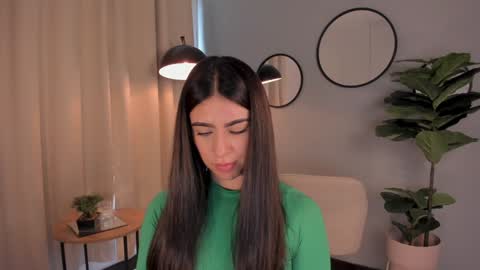 Lia online show from February 3, 2025, 2:02 pm