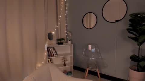 Lia online show from September 18, 2025, 12:07 pm