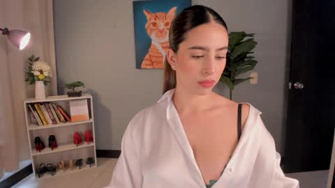 Lia online show from April 6, 2026, 1:12 pm