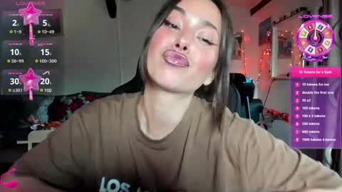 LiaQuinn online show from October 22, 2025, 1:33 pm