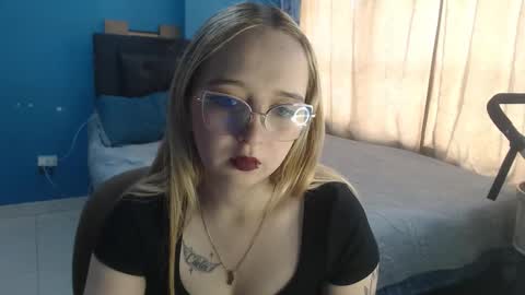 Lia Roberts online show from October 20, 2025, 11:54 am