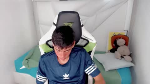 Snapshot of liarr_ chatting on February 14, 2026, 8:16 pm LIAR online show from February 14, 2026, 8:16 pm