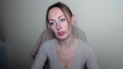 Lia online show from April 14, 2026, 10:54 am