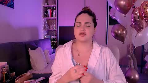 libra_mia online show from October 8, 2025, 4:21 am