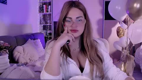 libra_mia online show from October 13, 2025, 4:12 am