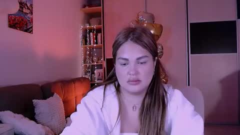 libra_mia online show from October 25, 2025, 5:15 am