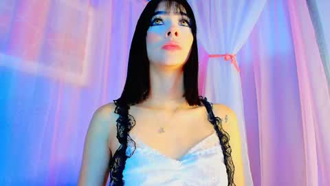Valentina Hall online show from May 3, 2026, 11:38 am