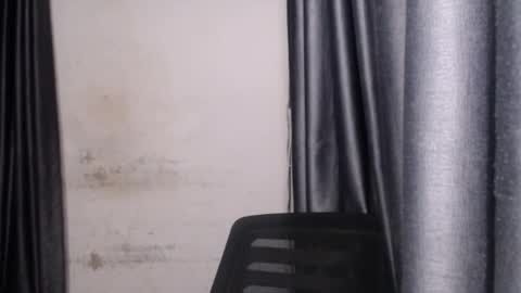 Snapshot of lick_pussyjuice chatting on February 6, 2025, 2:11 am kimani online show from February 6, 2025, 2:11 am