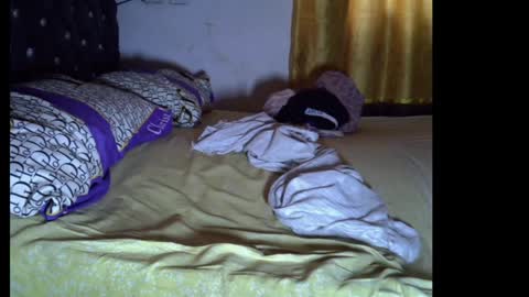 lickmefuckmex online show from April 9, 2026, 8:42 am