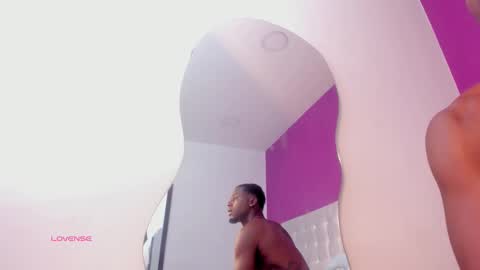 lievelinng online show from September 17, 2025, 12:40 pm