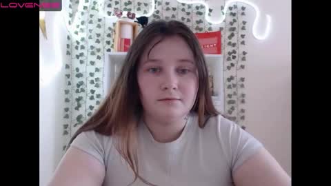 light_lunaa online show from January 12, 2025, 6:39 am