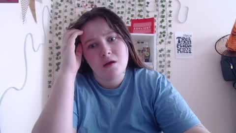 light_lunaa online show from January 17, 2025, 5:32 am