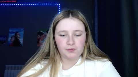 light_lunaa online show from October 11, 2025, 1:53 pm