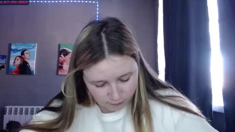 light_lunaa online show from October 12, 2025, 7:51 am