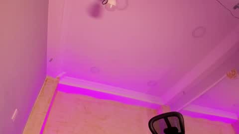 L I I A M online show from February 12, 2025, 7:23 am