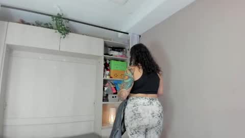 Snapshot of liiavega chatting on April 13, 2026, 11:37 am online show from April 13, 2026, 11:37 am