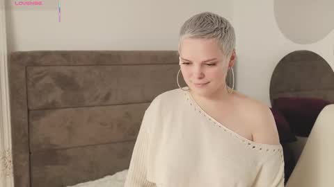 likaaberry online show from September 24, 2025, 4:21 pm