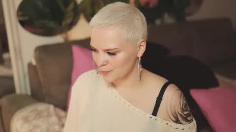 likaaberry online show from October 21, 2025, 4:35 am