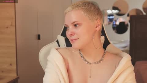 likaaberry online show from December 21, 2025, 12:01 pm